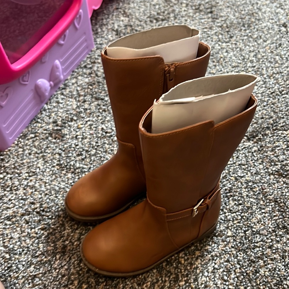 New with tags from the children’s place store. Size 9. Toddlers girl.